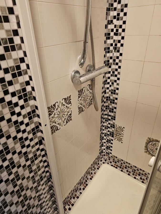 Ensuite Double Room Elizabeth Line Abbeywood Abbey Wood Bagian luar foto